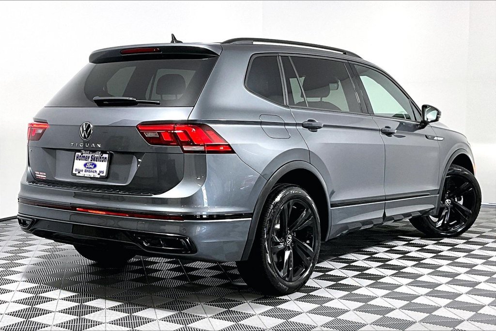 Used 2023 Volkswagen Tiguan SE R-Line FWD image 12
