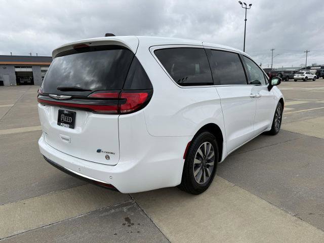Used 2024 Chrysler Pacifica Limited FWD image 9