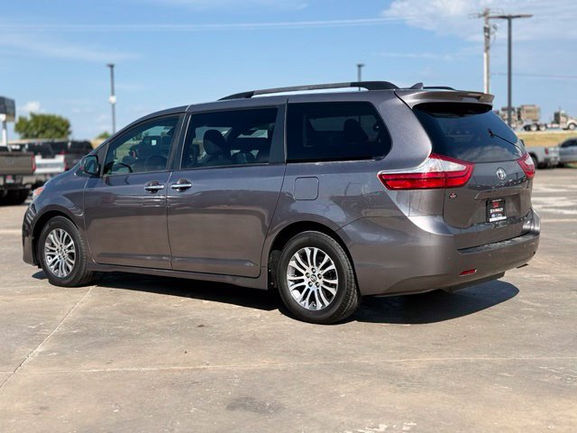 Used 2019 Toyota Sienna XLE w/ XLE Navigation Package FWD image 6