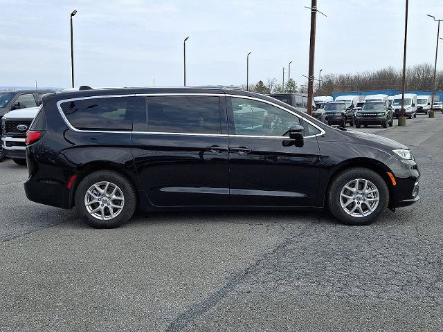 Used 2025 Chrysler Pacifica Select FWD image 7