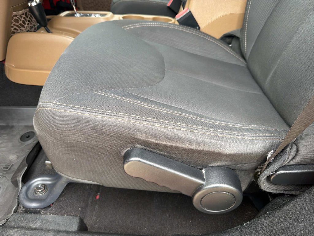Used 2018 Jeep Wrangler Unlimited Sahara AWD/4WD image 18