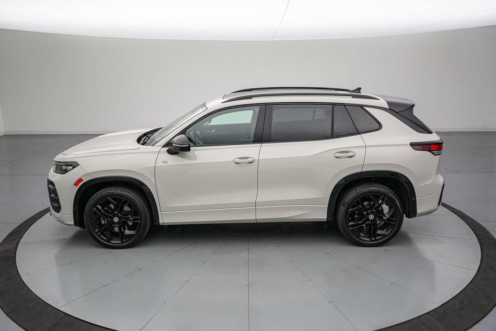 Used 2025 Volkswagen Tiguan SE R-Line AWD/4WD image 7
