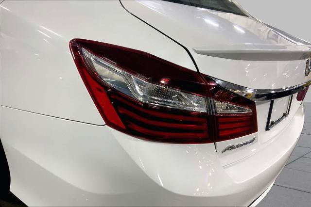 Used 2017 Honda Accord Sport image 29