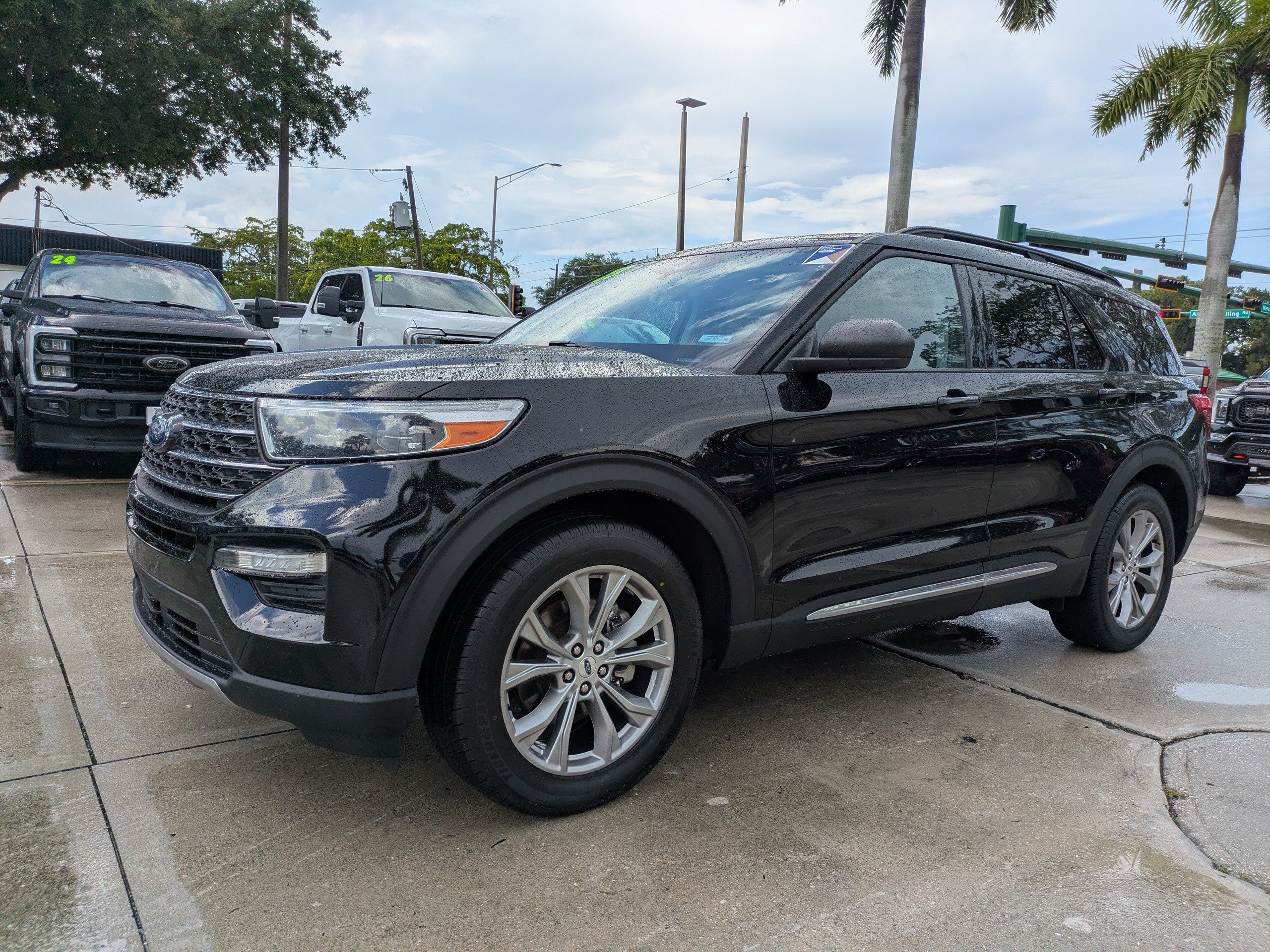Certified 2023 Ford Explorer XLT w/ Equipment Group 202A RWD image 7