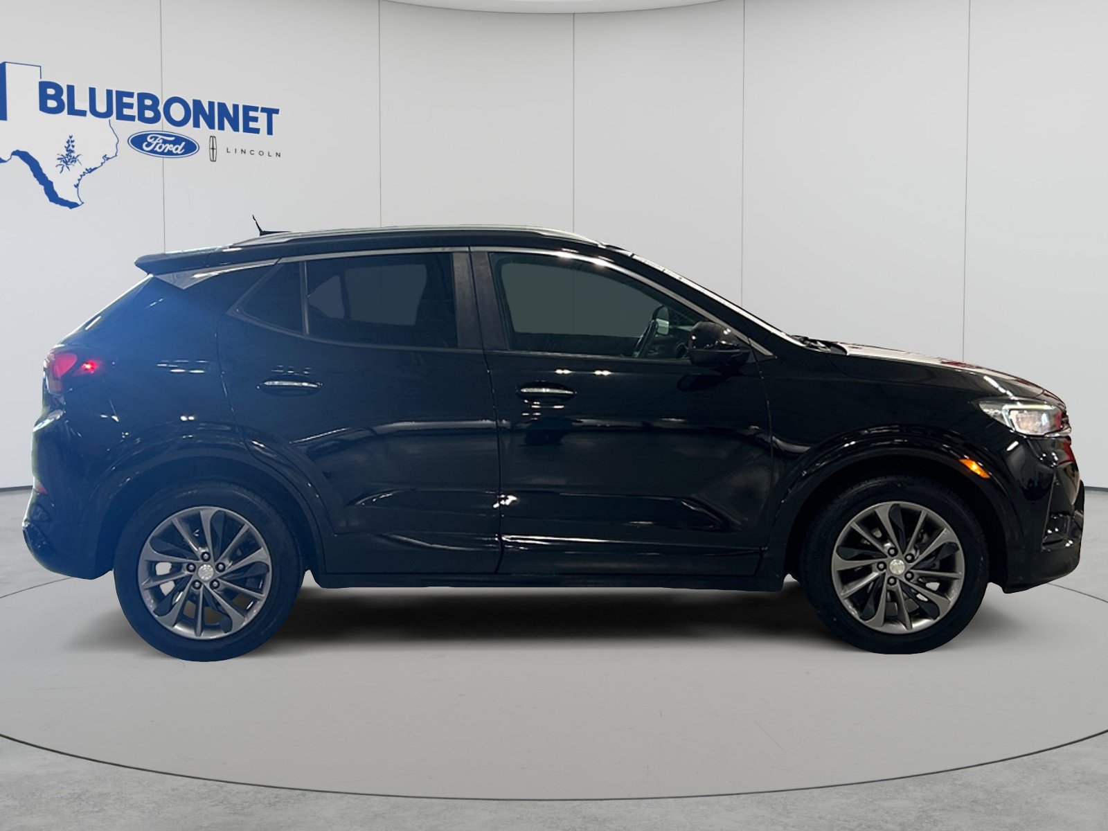 Used 2022 Buick Encore GX Select w/ Sport Touring Package FWD image 4