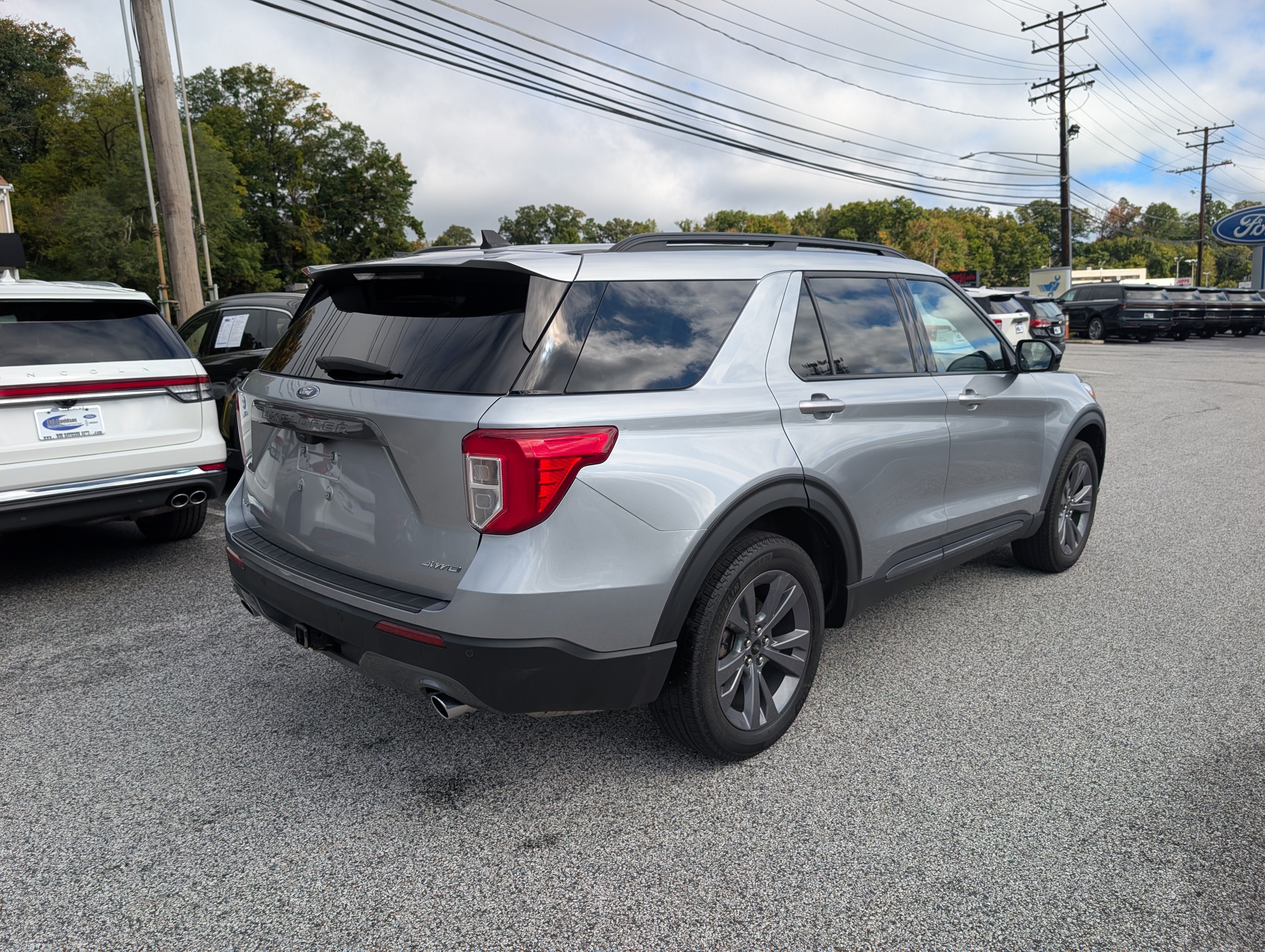 Certified 2023 Ford Explorer XLT w/ Equipment Group 202A AWD/4WD image 7