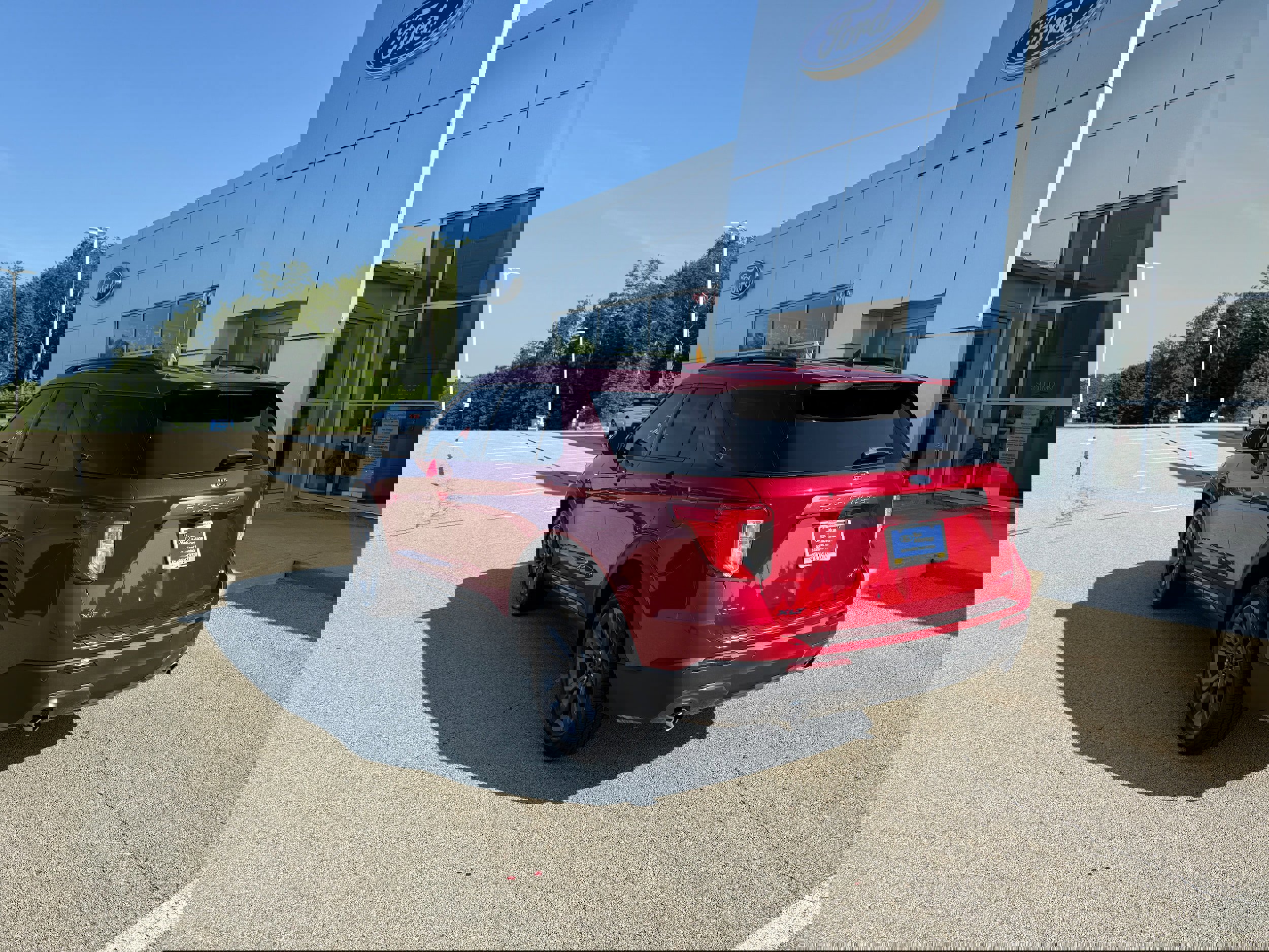 Certified 2023 Ford Explorer XLT w/ Equipment Group 202A image 5