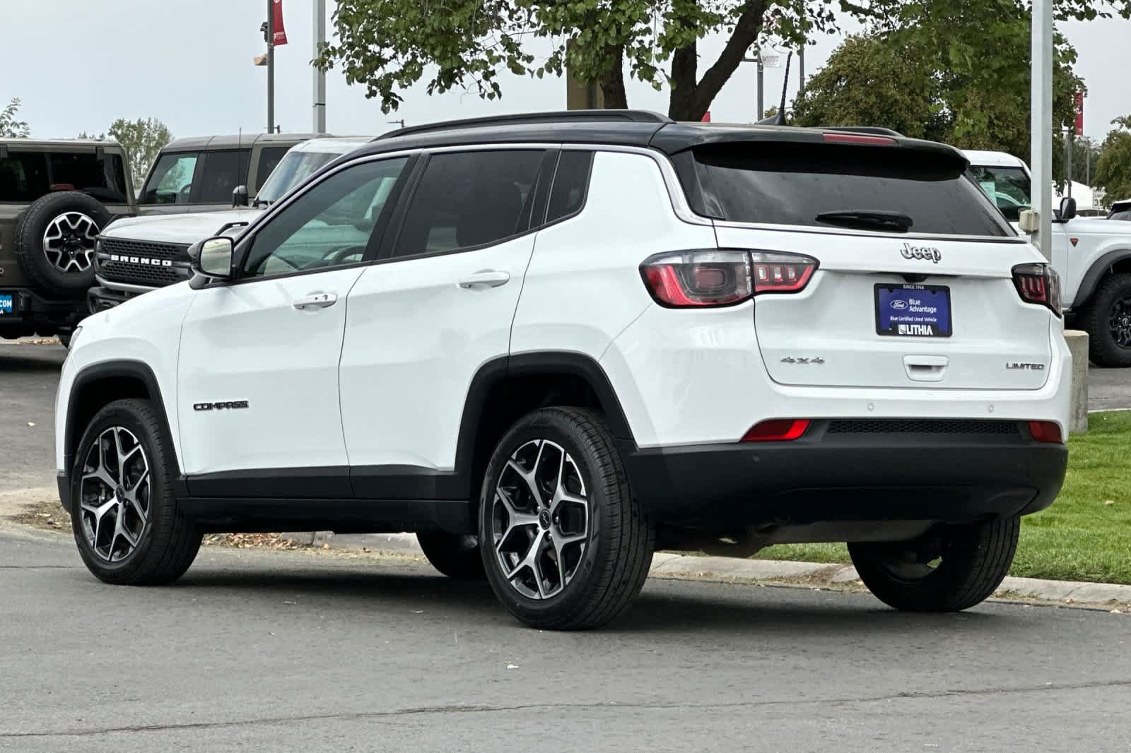Used 2025 Jeep Compass Limited AWD/4WD image 6