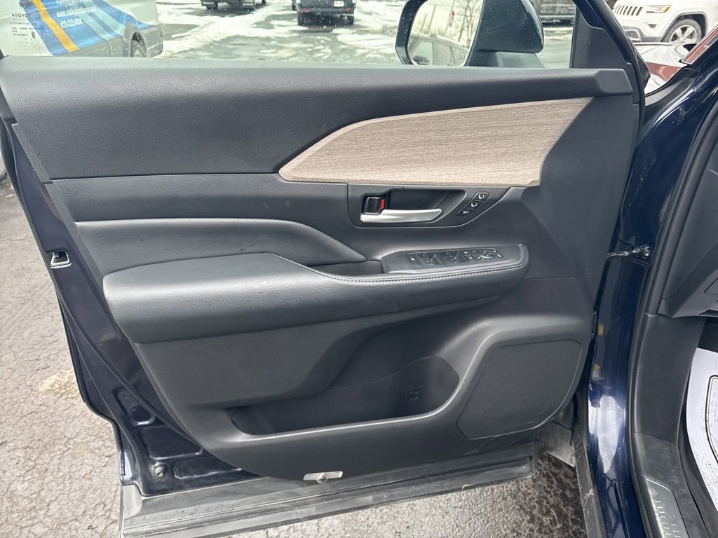 Used 2024 Toyota Grand Highlander Platinum image 17