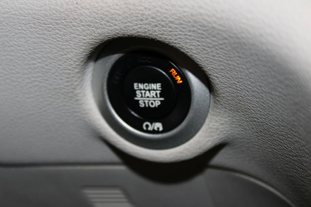 Used 2023 Chrysler Pacifica Limited FWD image 48