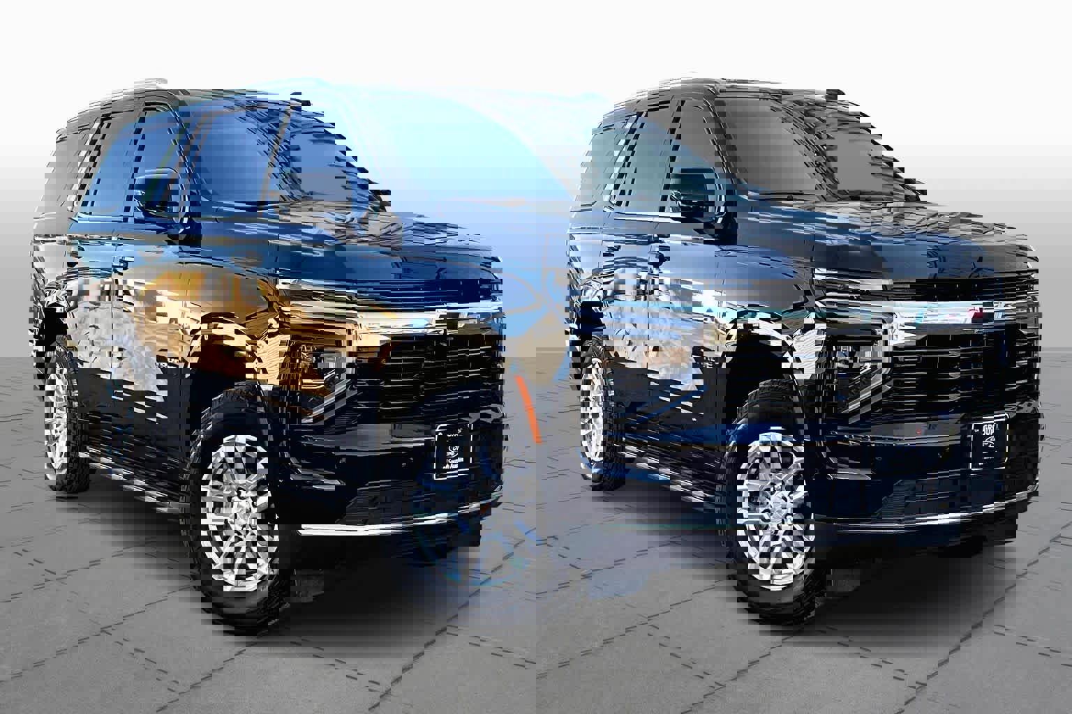 Used 2025 Chevrolet Tahoe LS image 2