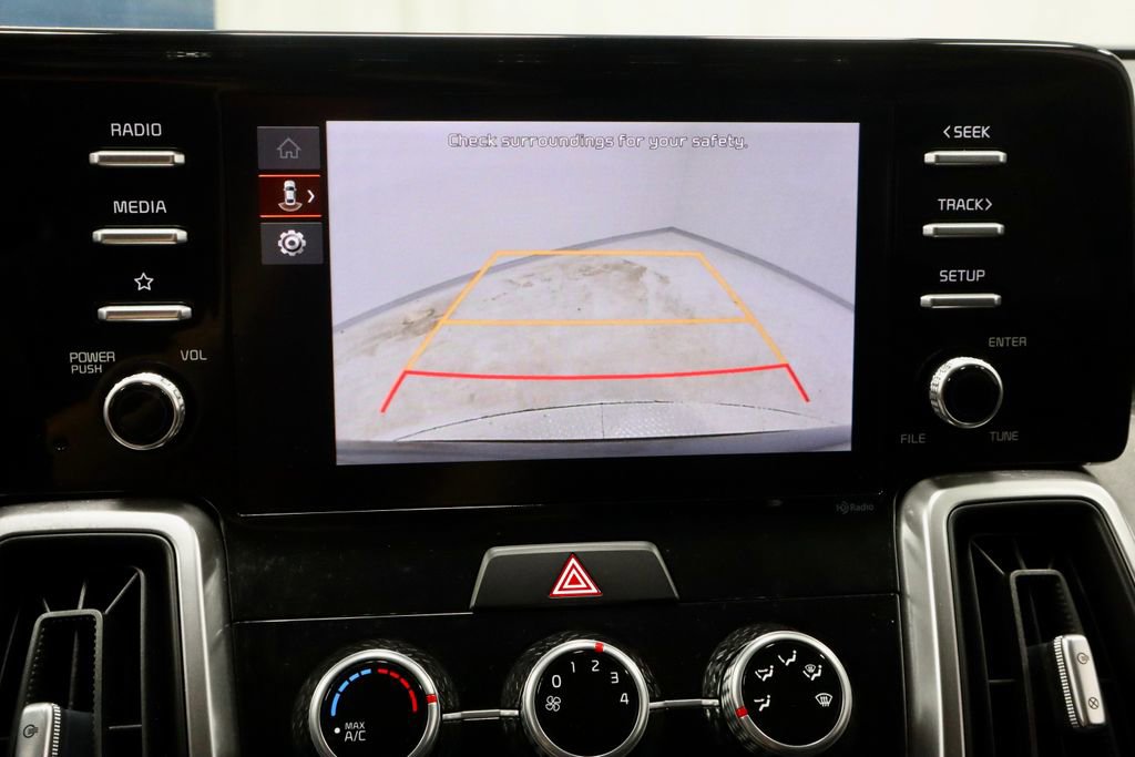 Used 2023 Kia Sorento LX FWD image 2