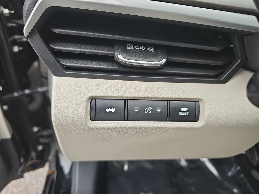 Used 2025 Nissan Altima 2.5 SV FWD image 23
