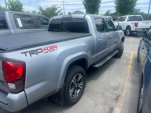 Used 2019 Toyota Tacoma TRD Sport AWD/4WD image 3