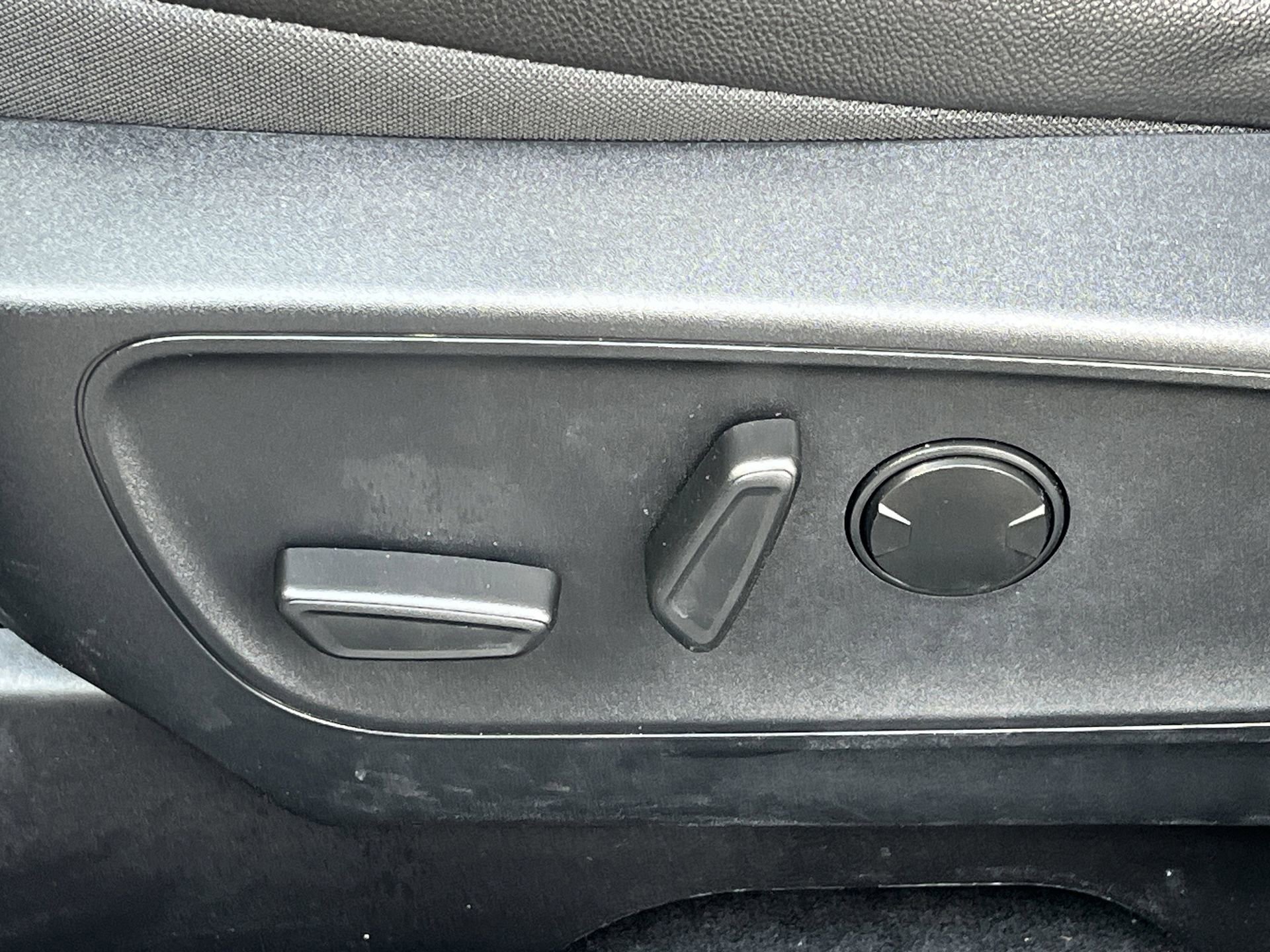 Certified 2025 Ford Escape ST-Line Elite w/ Premium Technology Package image 22