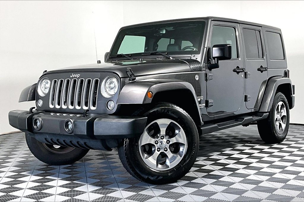 Used 2017 Jeep Wrangler Unlimited Sahara w/ Dual Top Group AWD/4WD image 2