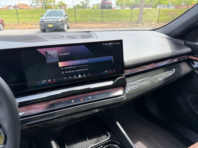 Used 2025 BMW i5 xDrive40 w/ Premium Package AWD/4WD image 42
