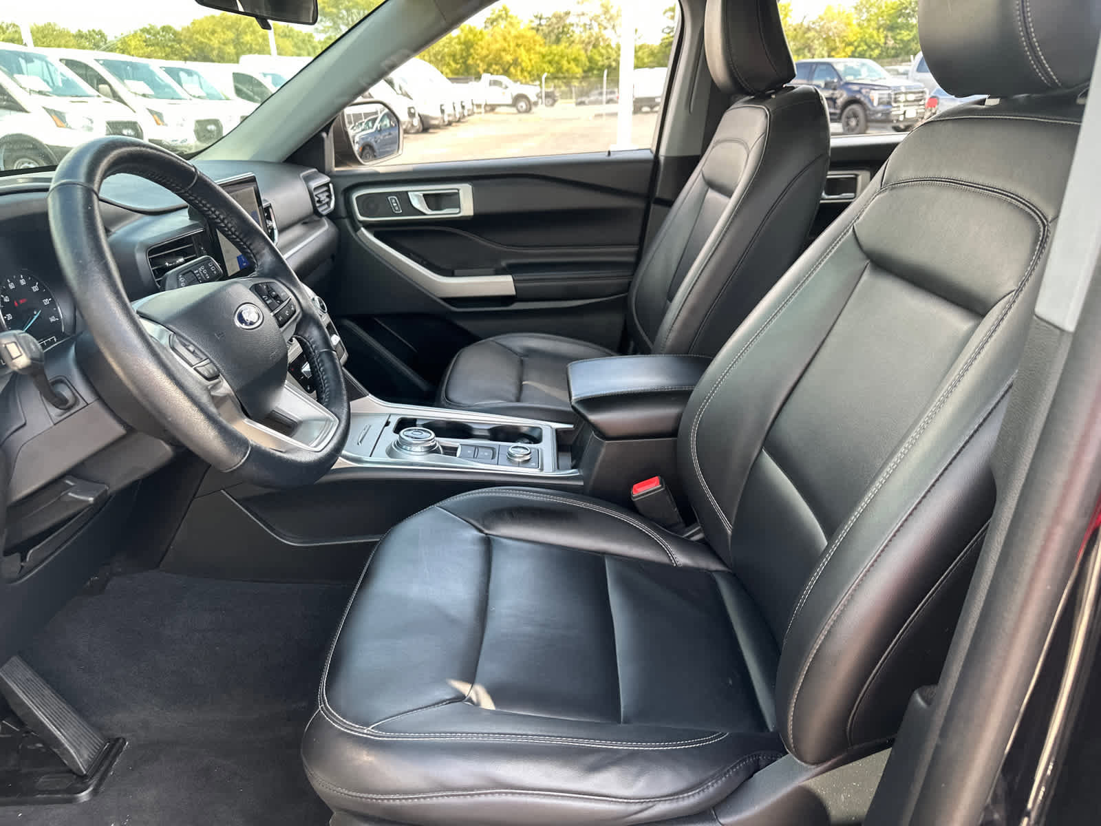 Certified 2022 Ford Explorer XLT w/ Equipment Group 202A image 25