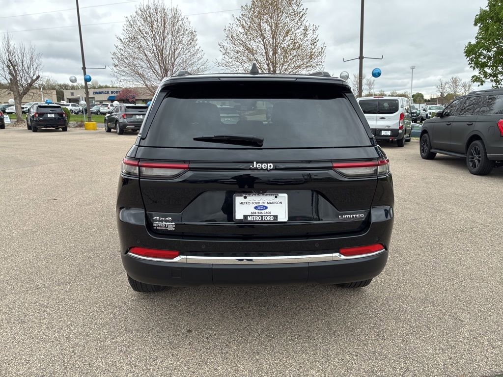 Used 2023 Jeep Grand Cherokee Limited AWD/4WD image 7