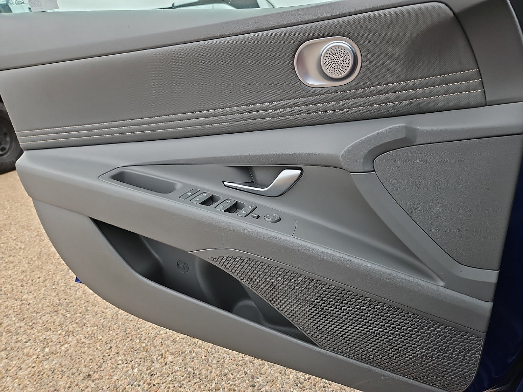 Used 2025 Hyundai Elantra SEL FWD image 19