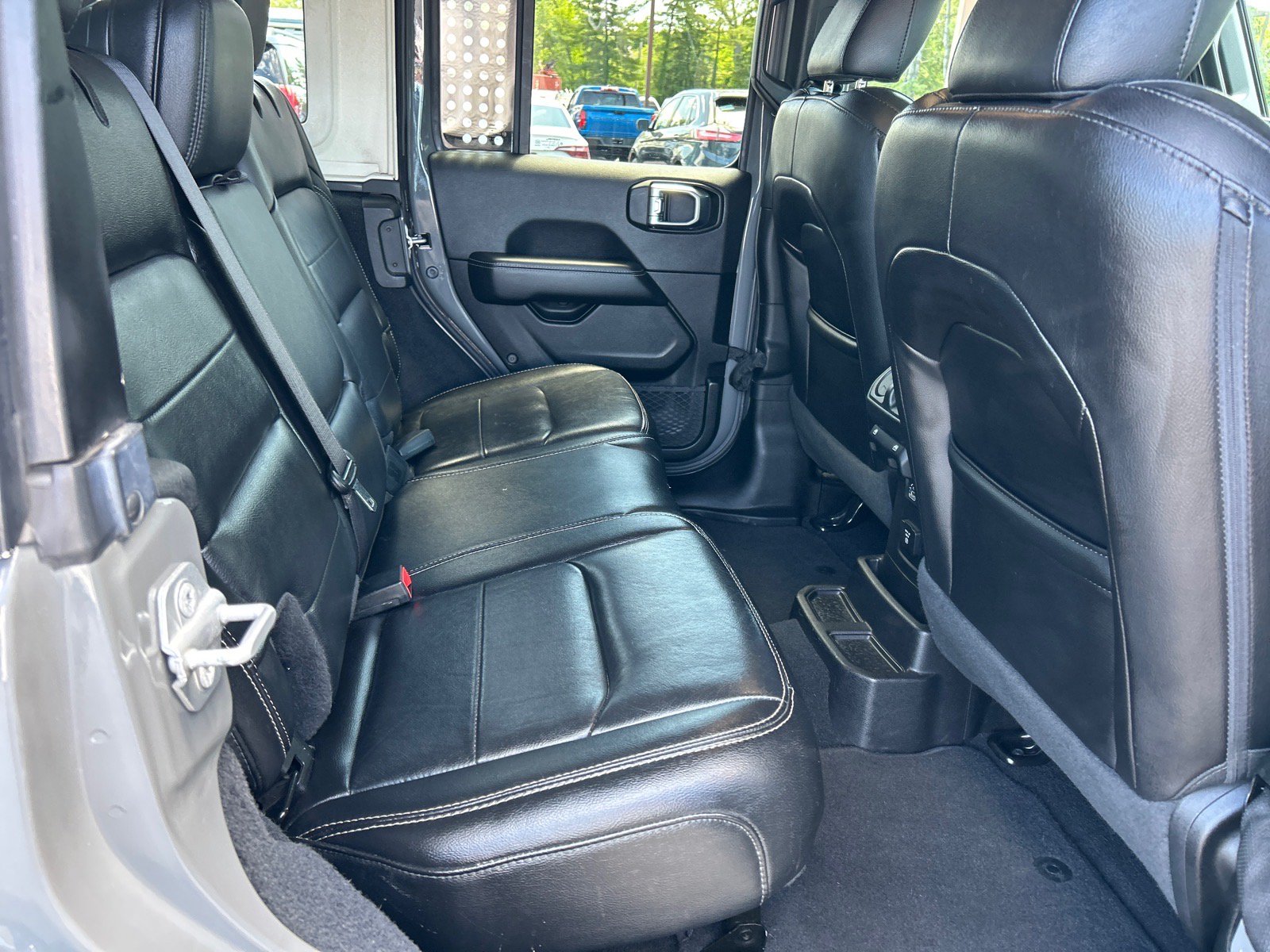 Used 2020 Jeep Wrangler Unlimited Sahara AWD/4WD image 18
