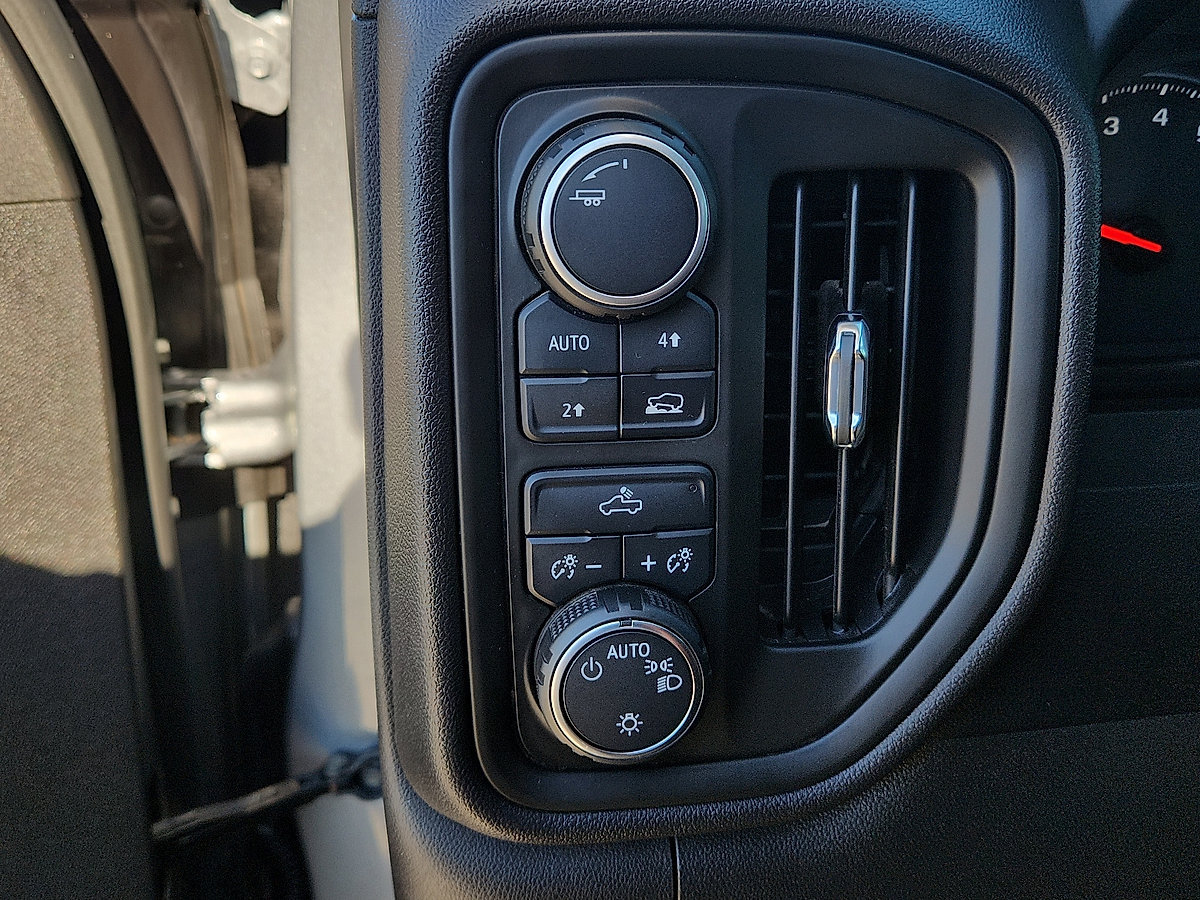 Used 2025 Chevrolet Silverado 1500 Custom w/ Turbomax Blackout Package AWD/4WD image 21