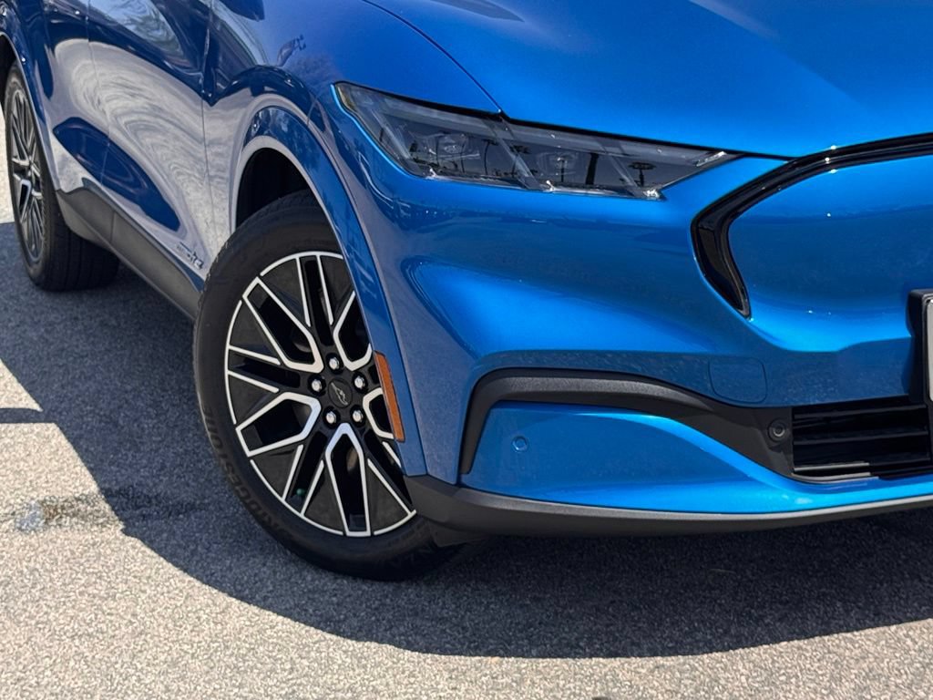 Certified 2025 Ford Mustang Mach-E Premium RWD image 4