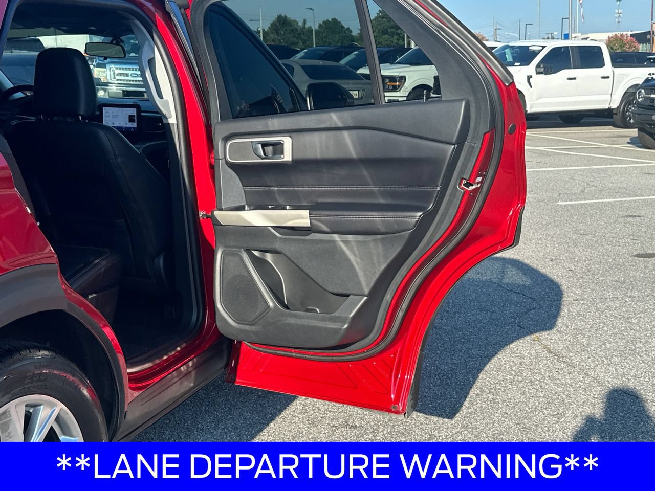 Certified 2021 Ford Explorer XLT w/ Equipment Group 202A RWD image 18