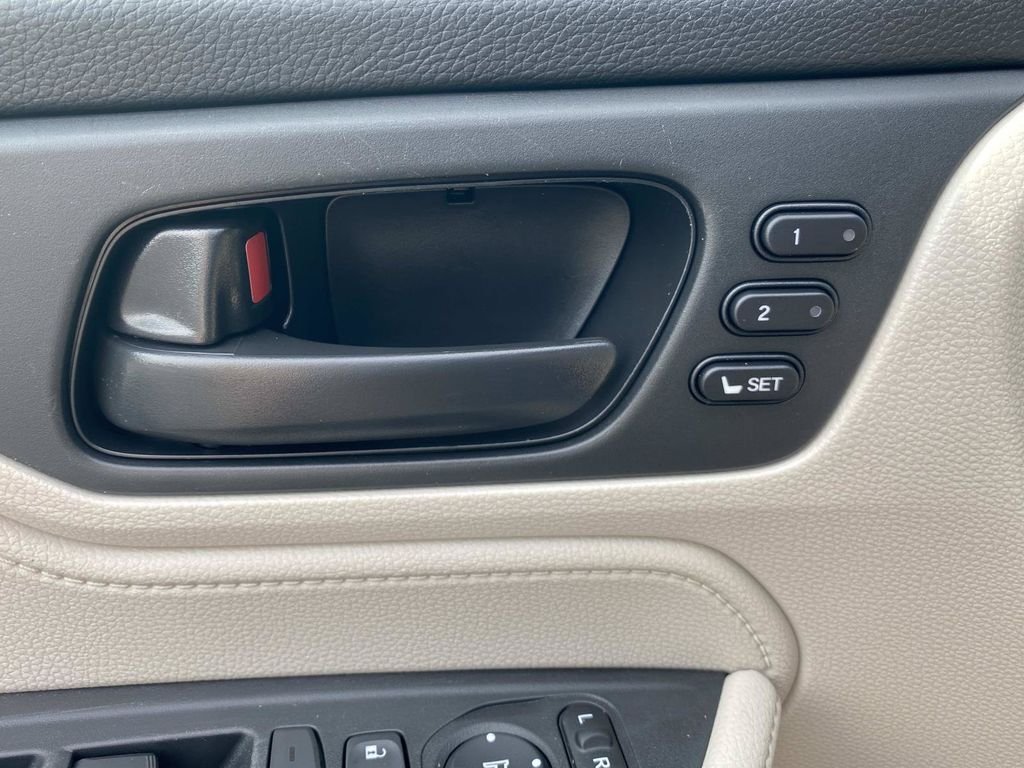 Used 2025 Honda Odyssey EX-L image 17