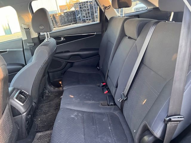 Used 2020 Kia Sorento LX image 4