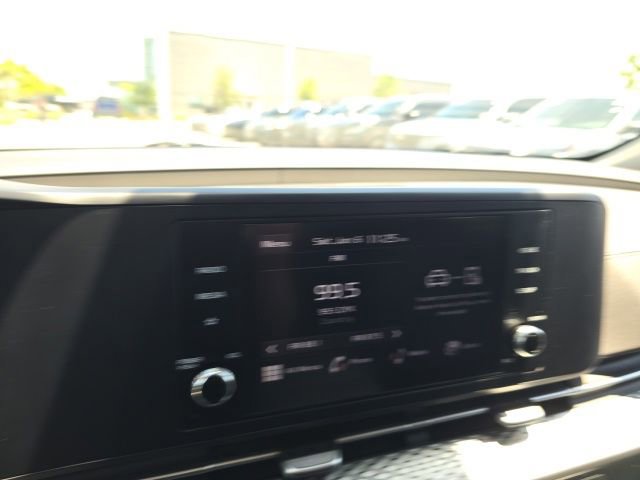 Used 2024 Kia Carnival LX FWD image 12