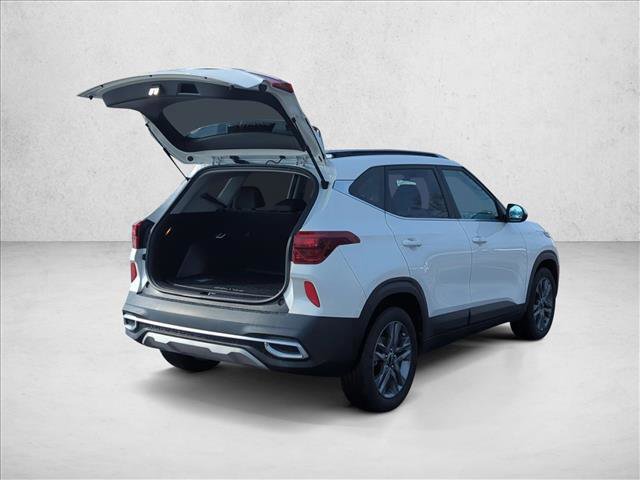 Used 2023 Kia Seltos S w/ Navigation Package image 3