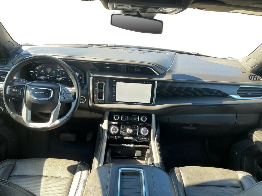 Used 2023 GMC Yukon XL Denali AWD/4WD image 17