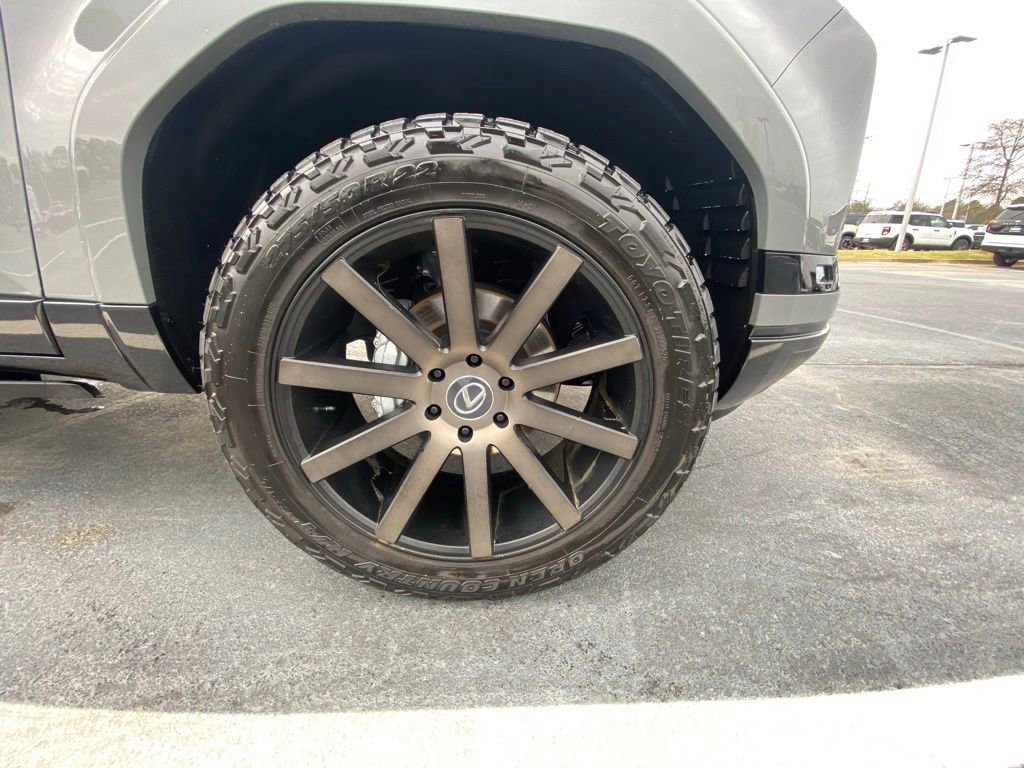 Used 2025 Lexus GX 550 w/ Accessory Package (Z1) image 32