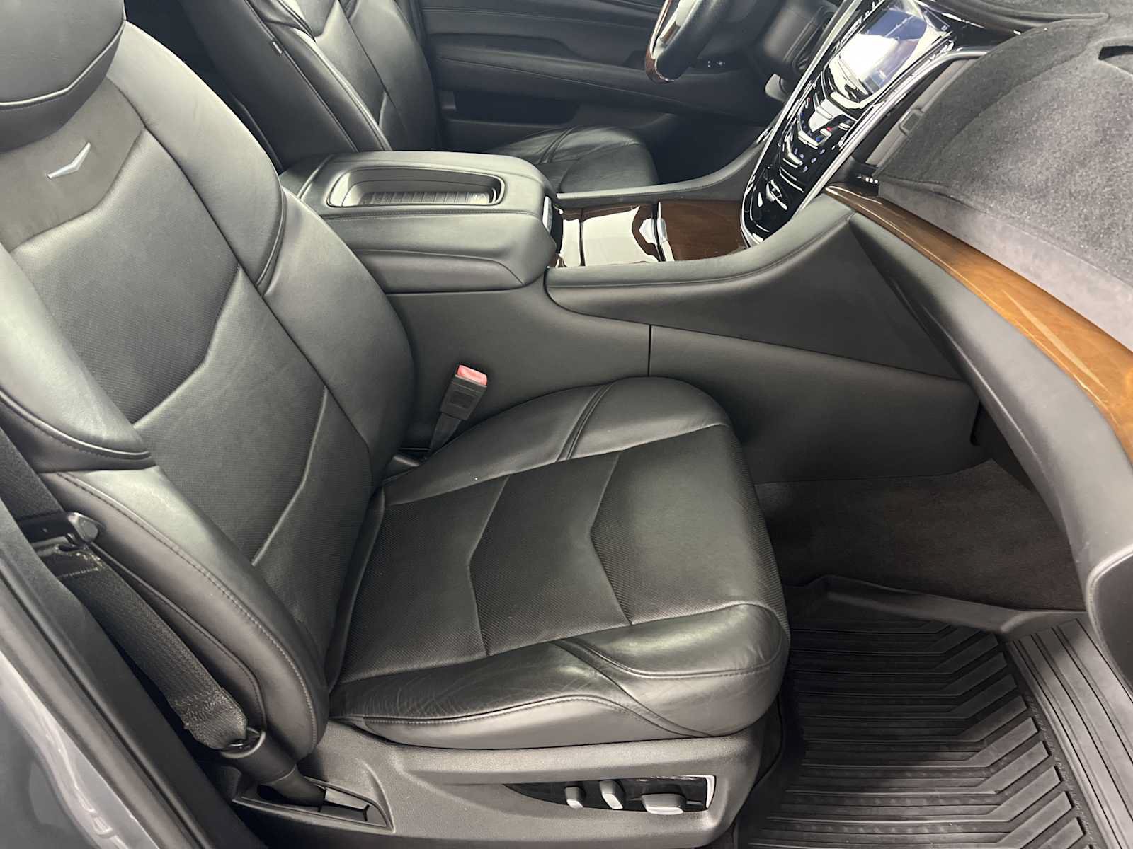 Used 2020 Cadillac Escalade ESV Premium Luxury w/ Escalade Sport Edition RWD image 20