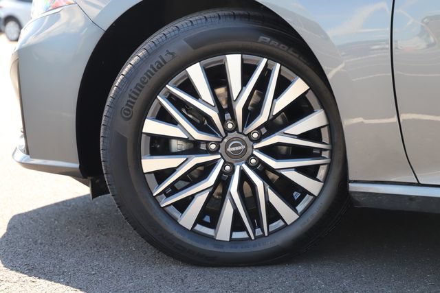 Used 2025 Nissan Altima 2.5 SV FWD image 2