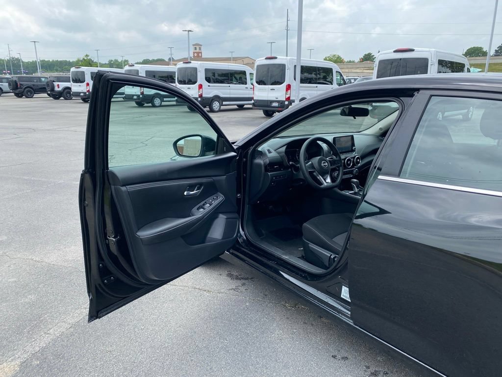 Used 2025 Nissan Sentra SV FWD image 10