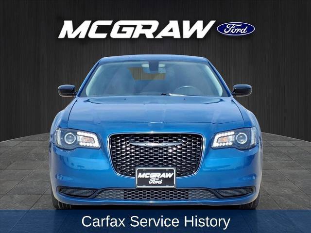 Used 2022 Chrysler 300 Touring w/ Sport Appearance Package image 7