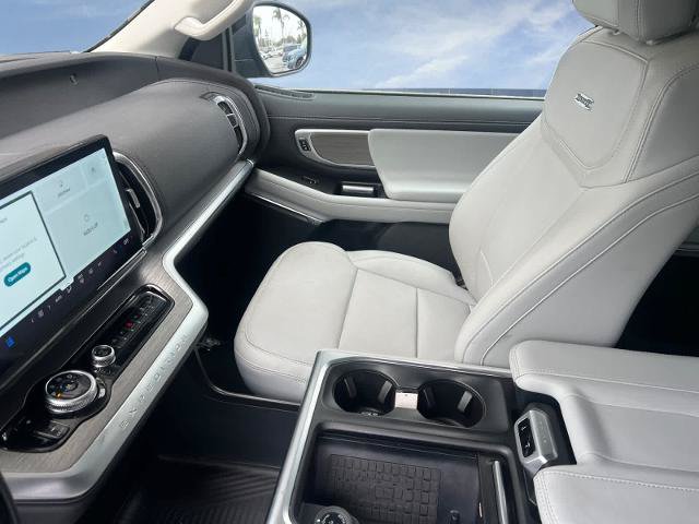 Certified 2025 Ford Expedition Max Platinum w/ Driver's Package AWD/4WD image 15