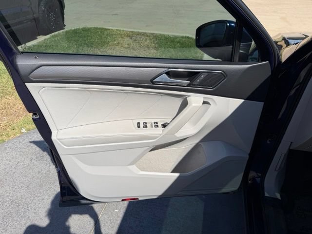 Used 2023 Volkswagen Tiguan SE w/ Panoramic Sunroof Package FWD image 10