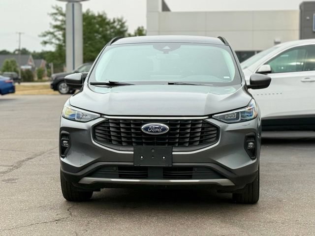 Certified 2025 Ford Escape Platinum AWD/4WD image 30