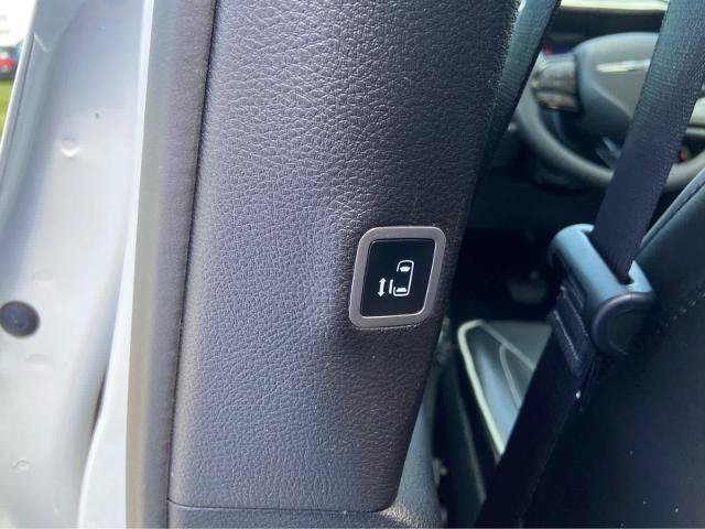 Used 2025 Chrysler Pacifica Limited FWD image 10