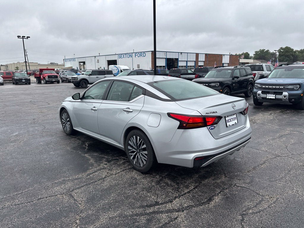 Used 2024 Nissan Altima 2.5 SV FWD image 7