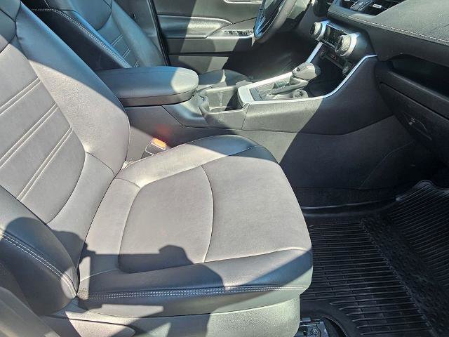 Used 2022 Toyota RAV4 XLE Premium image 9