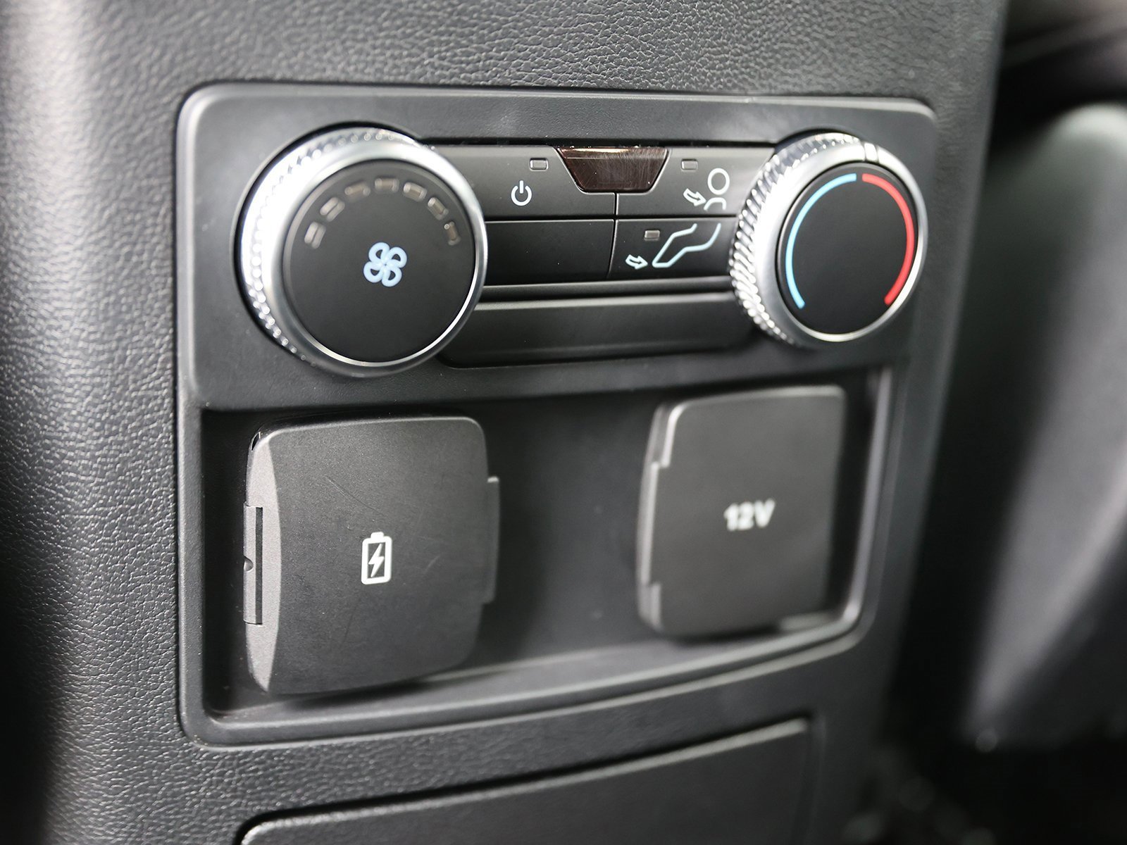 Certified 2022 Ford Explorer XLT w/ Class IV Trailer Tow Package image 26