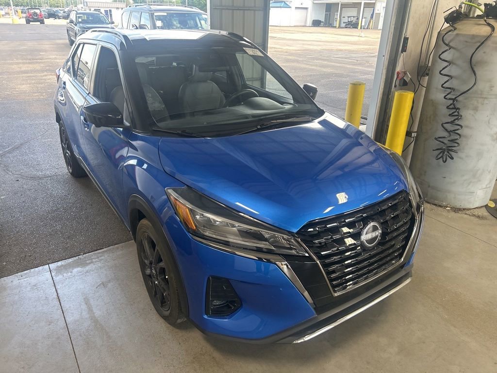 Used 2023 Nissan Kicks SR w/ SR Premium Package FWD image 1