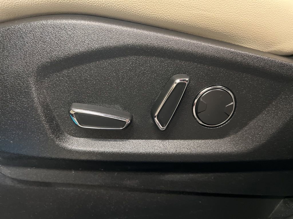 Certified 2019 Ford Edge Titanium w/ Cold Weather Package FWD image 27