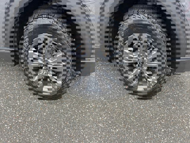 Certified 2022 Ford Explorer XLT w/ Equipment Group 202A image 30