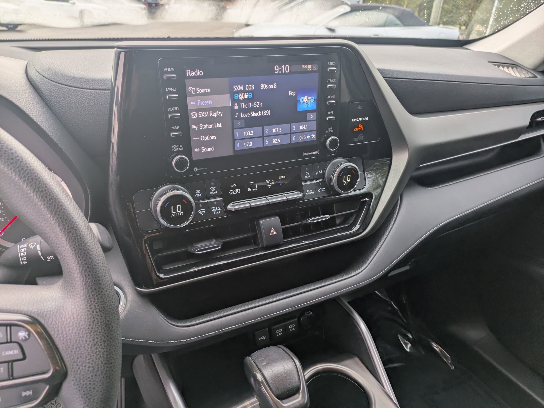 Used 2021 Toyota Highlander L image 19