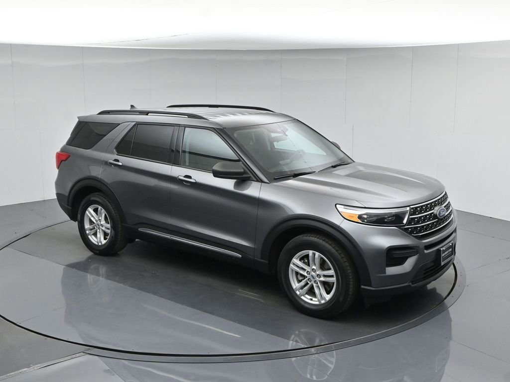 Certified 2023 Ford Explorer XLT image 3